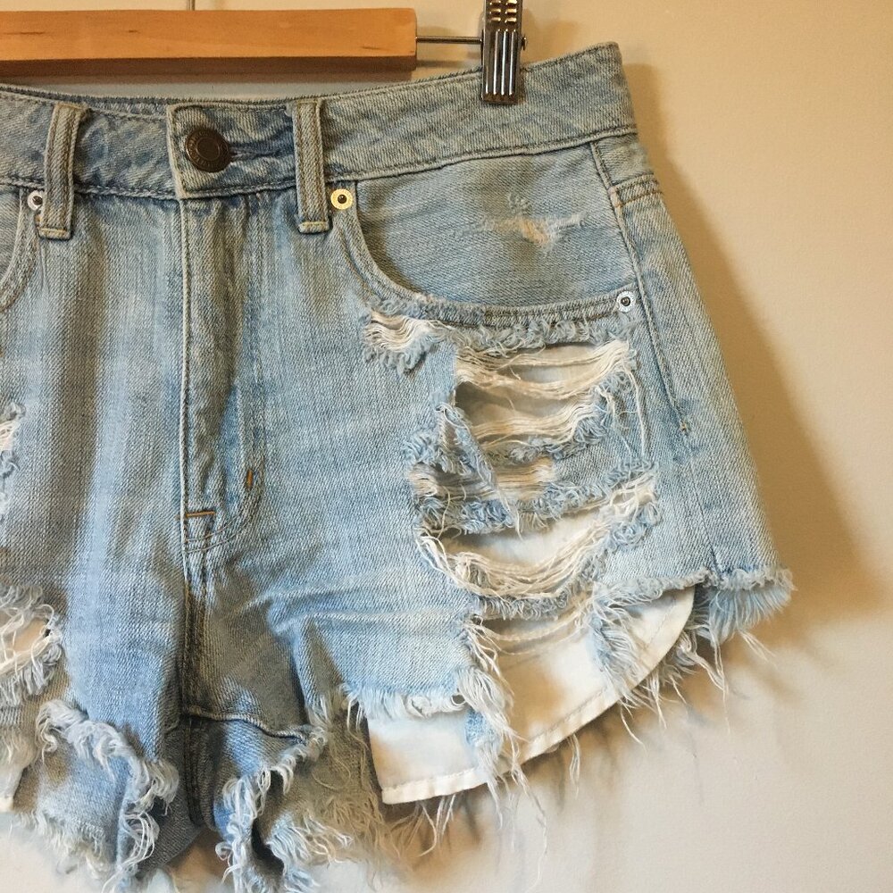 American Eagle Hilda Distressed Denim Shorts Size 6 Faded Blue - Picture 4 of 15